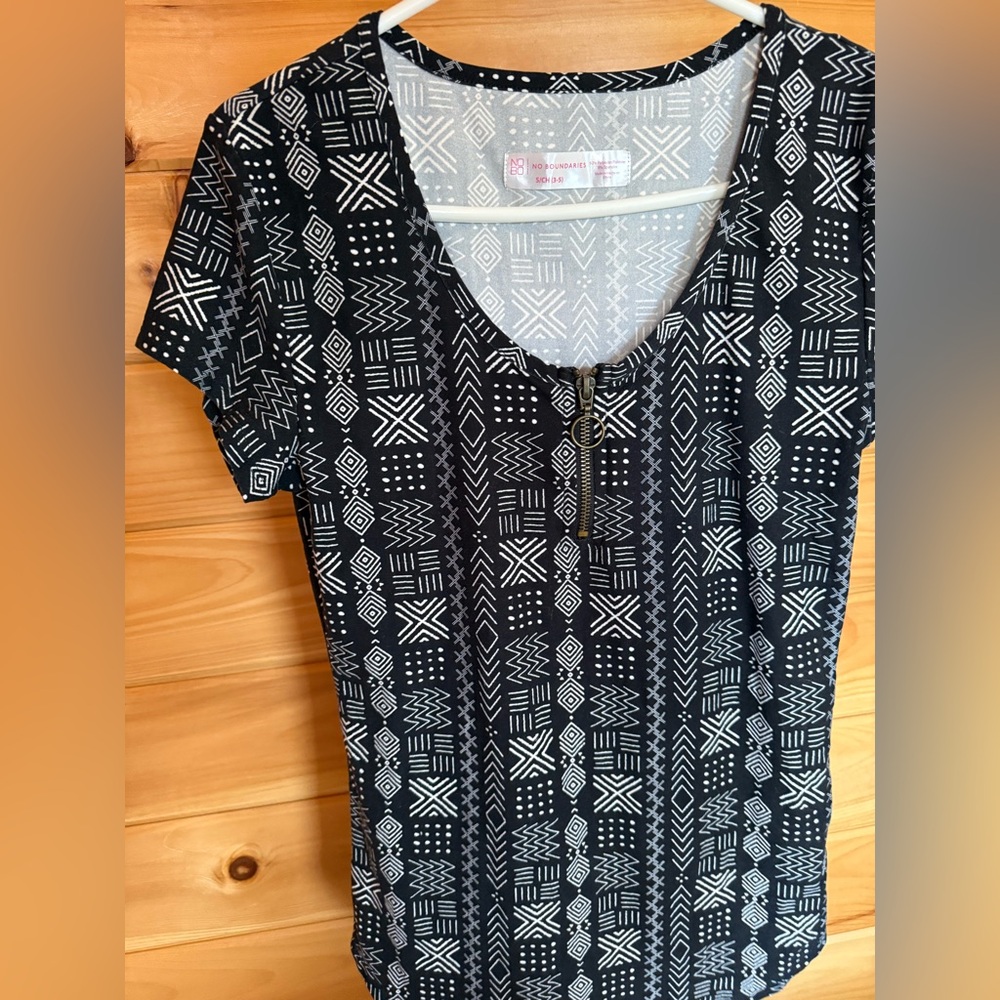 No Boundaries Black & White Geometric Zip-Front Short Sleeve Top